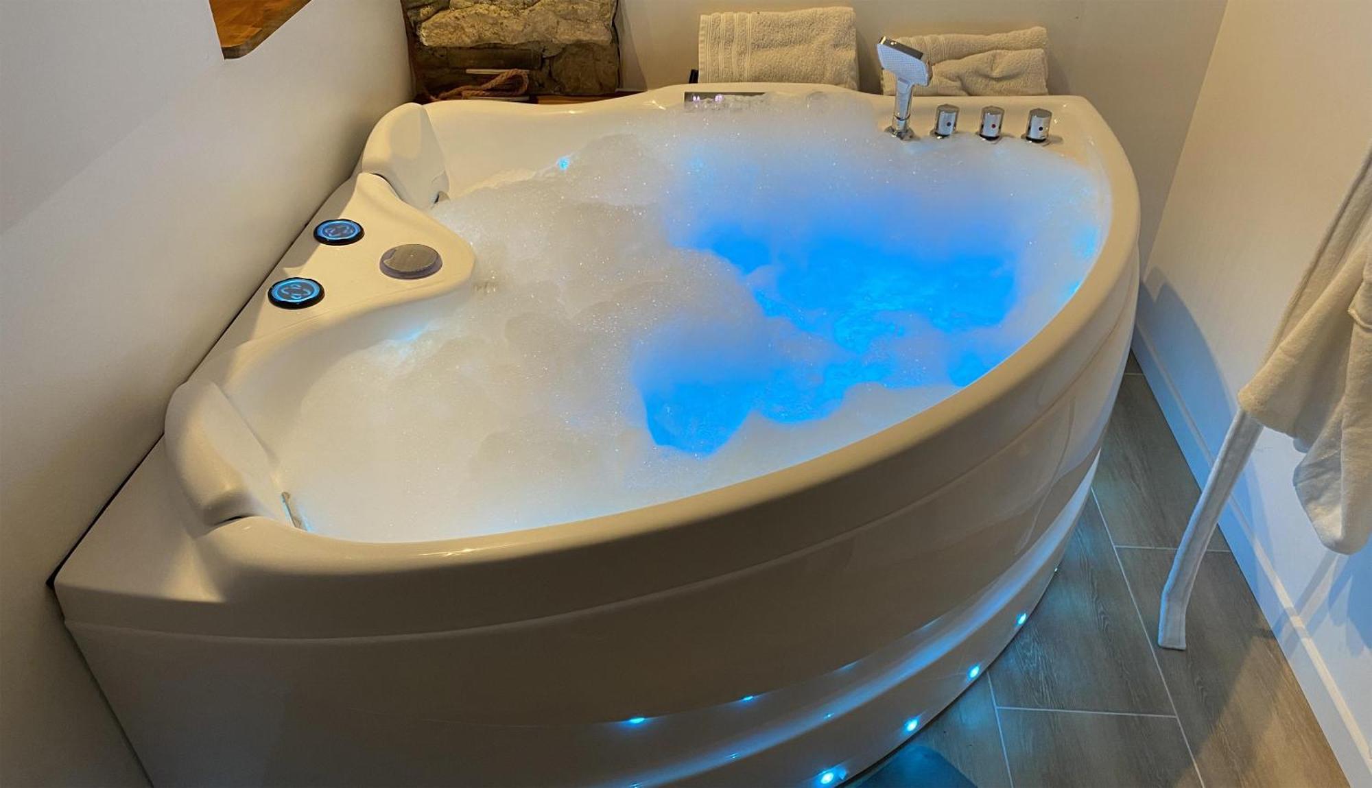 Love Room- Spa- Escale Amoureuse Puygaillard-de-Quercy Экстерьер фото